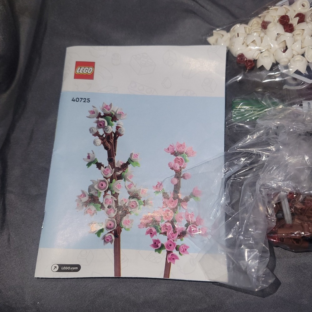 2024 LEGO #40725: Cherry Blossoms (438pcs) - Picture 3 of 5